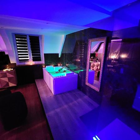 Caen, Tu M'Aimes - Suite Romantique Екстер'єр фото