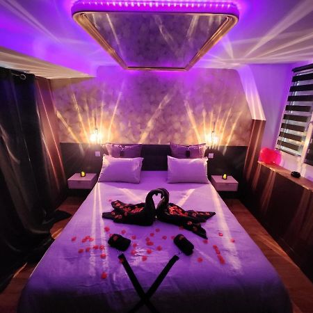 Caen, Tu M'Aimes - Suite Romantique Екстер'єр фото