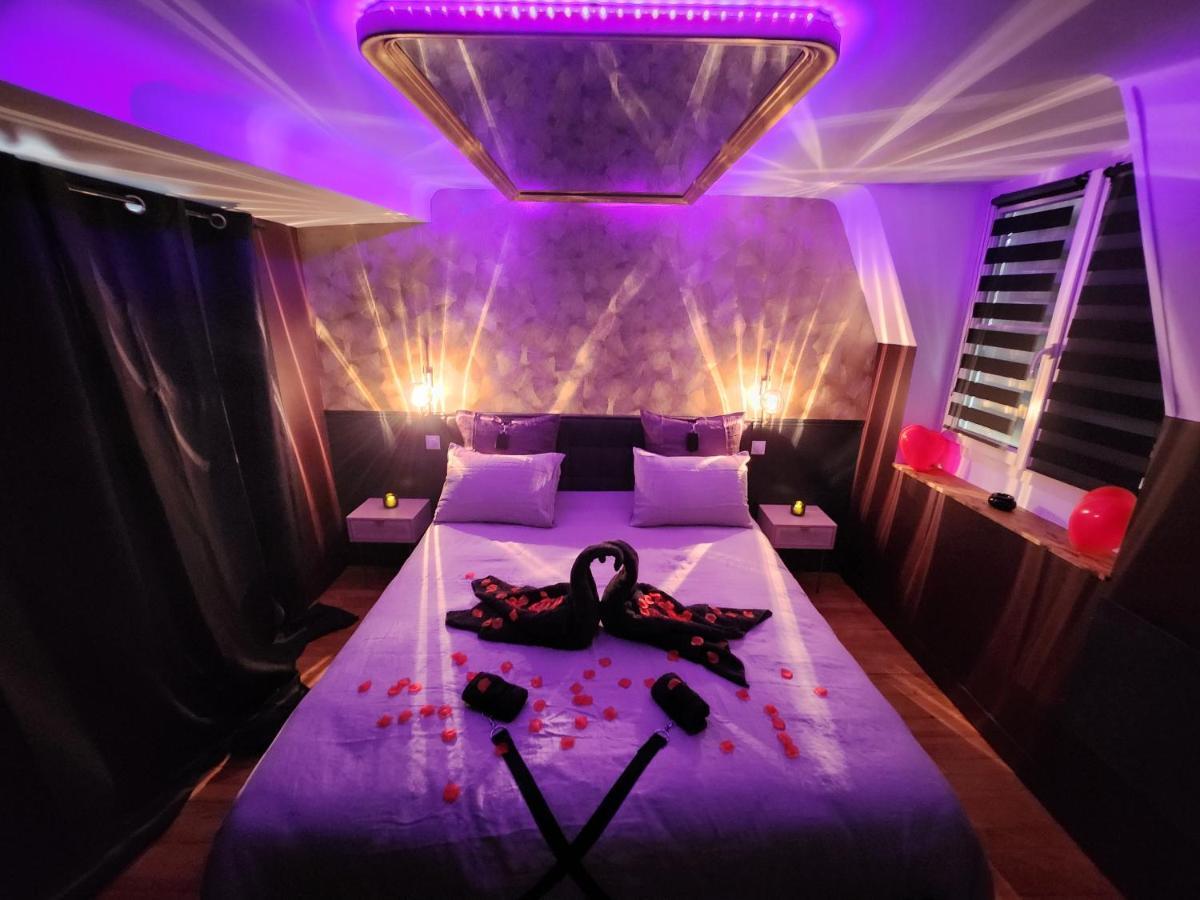 Caen, Tu M'Aimes - Suite Romantique Екстер'єр фото